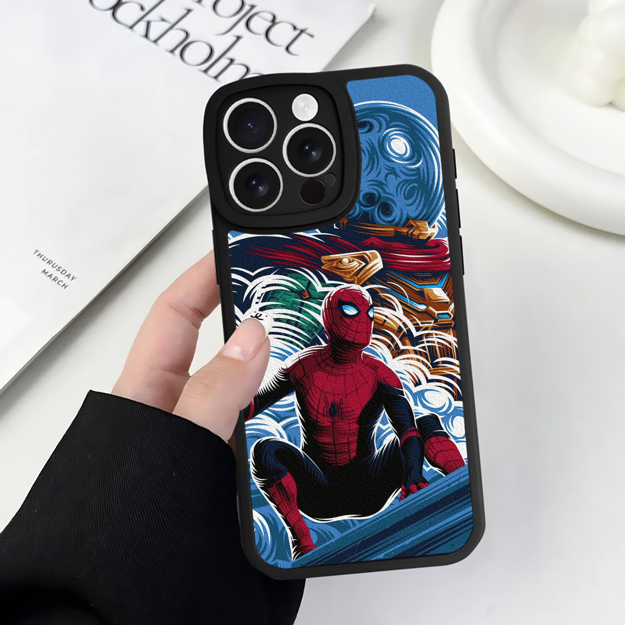 Spider Man スパイダーマン 【iPhone 16シリーズ対応】シリコンスマホケース（レザー調） 材質：シリコン